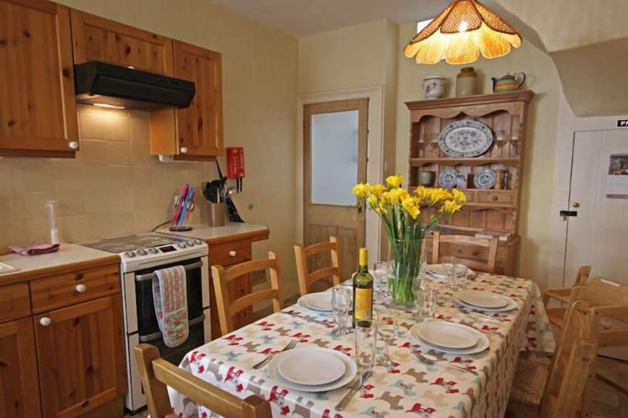 8 CHURCH STREET, pet friendly, country holiday cottage in Salcombe
