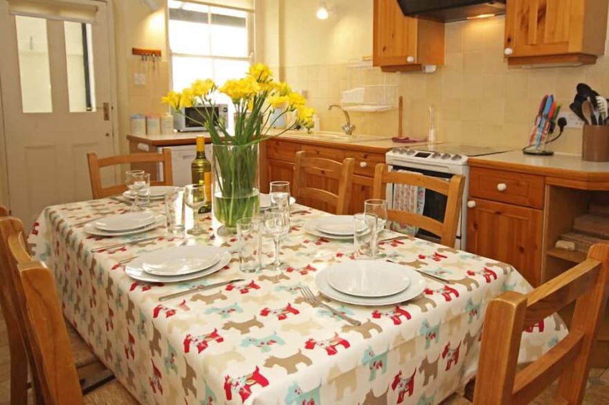 8 CHURCH STREET, pet friendly, country holiday cottage in Salcombe