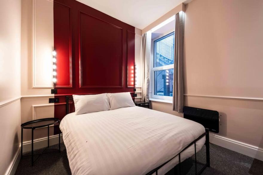 Parisian Suite Sasco Apartments