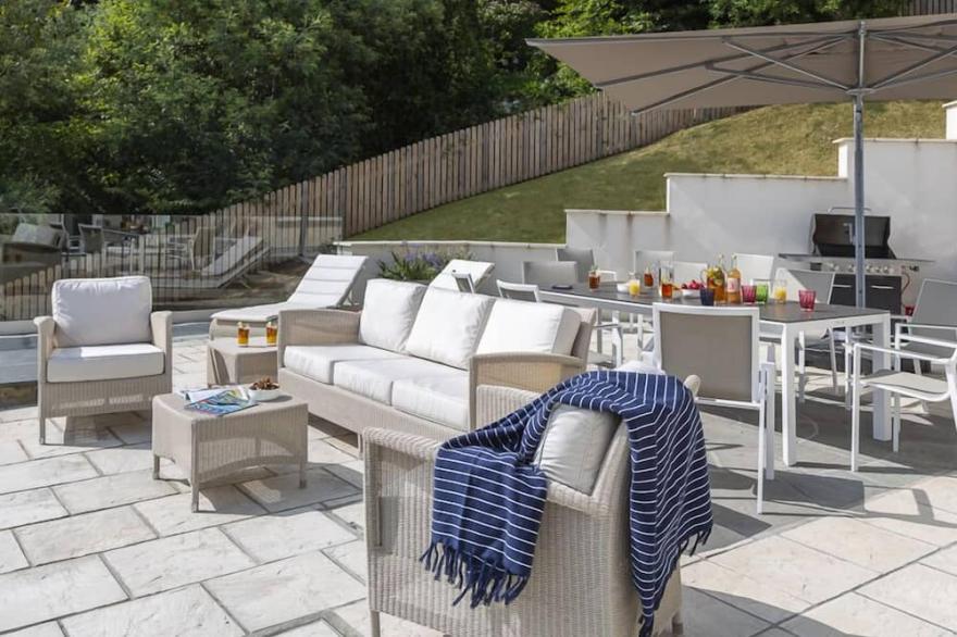 THE SANDS, pet friendly, luxury holiday cottage in Salcombe