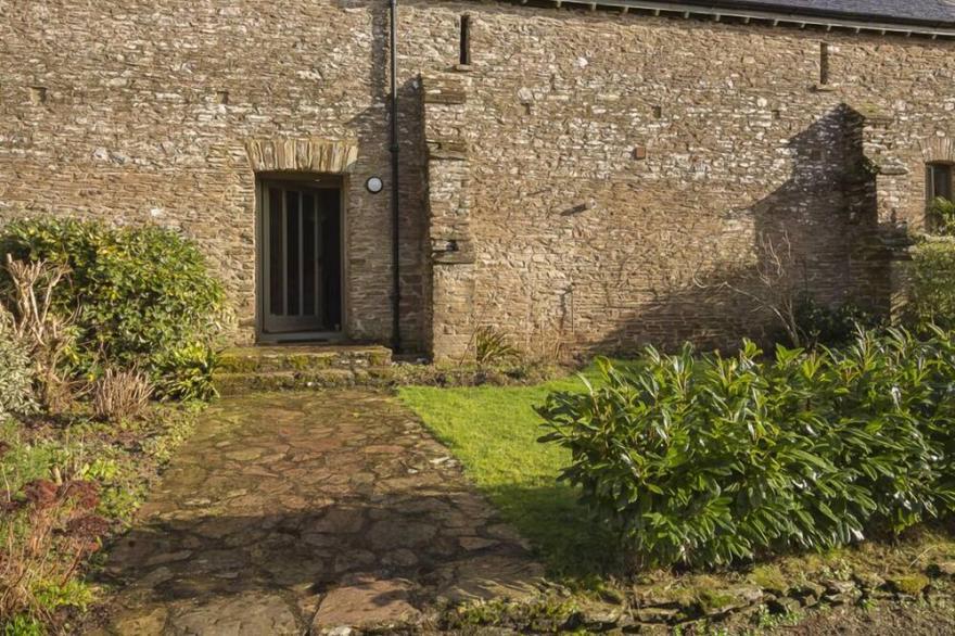 ROSEMARY COTTAGE, family friendly, with a garden in Goveton