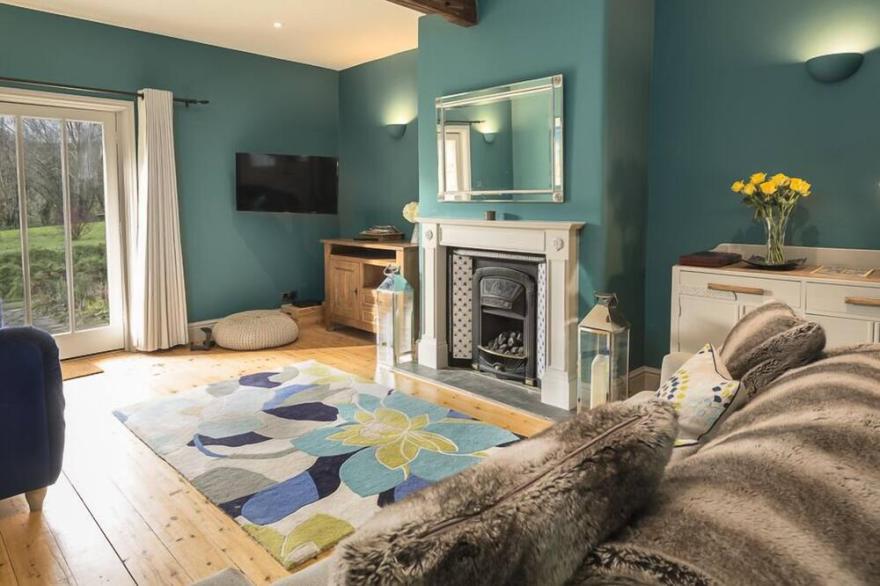 ROSEMARY COTTAGE, family friendly, with a garden in Goveton