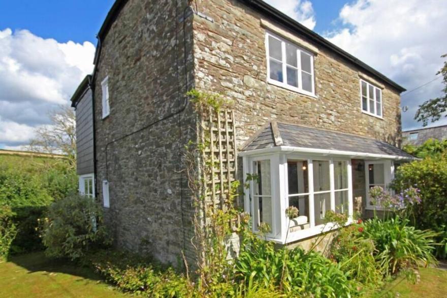 SUMMER COTTAGE, pet friendly, with open fire in Salcombe