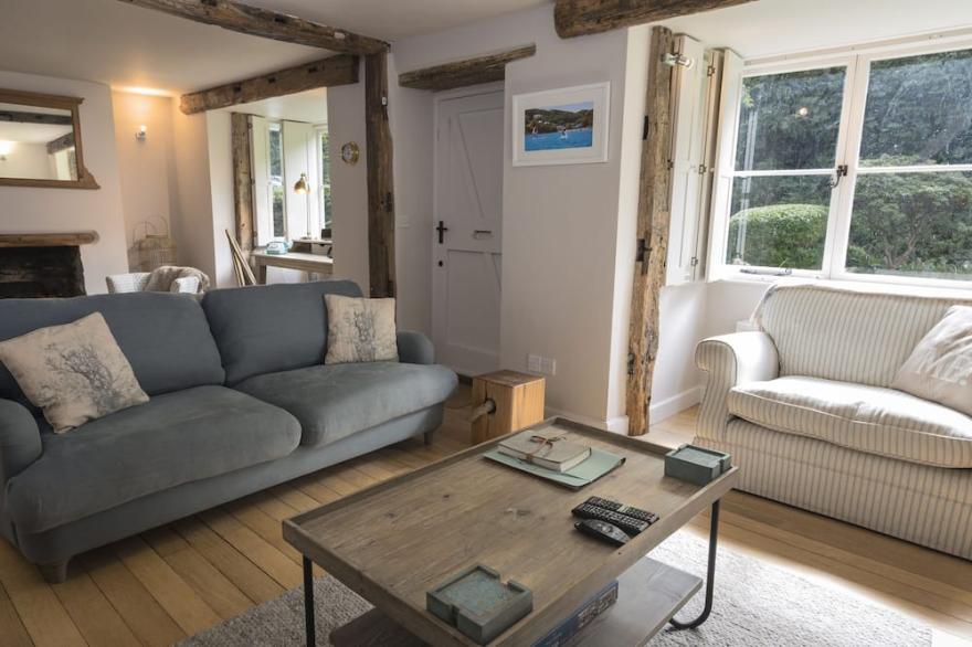 SUMMER COTTAGE, pet friendly, with open fire in Salcombe