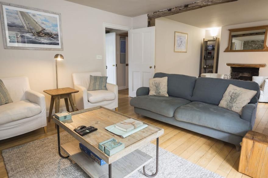 SUMMER COTTAGE, pet friendly, with open fire in Salcombe