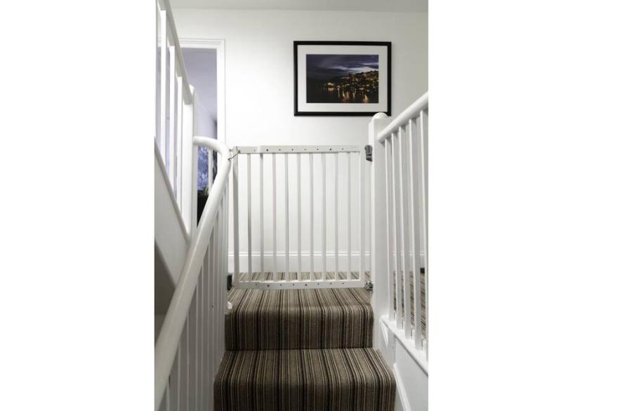 In the heart of Salcombe town - stunning views, sleeps up to 6 and dog friendly.