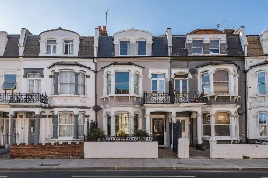 Elegant Bliss: 5B Fulham Haven
