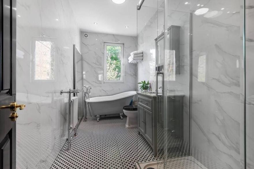 Elegant Bliss: 5B Fulham Haven