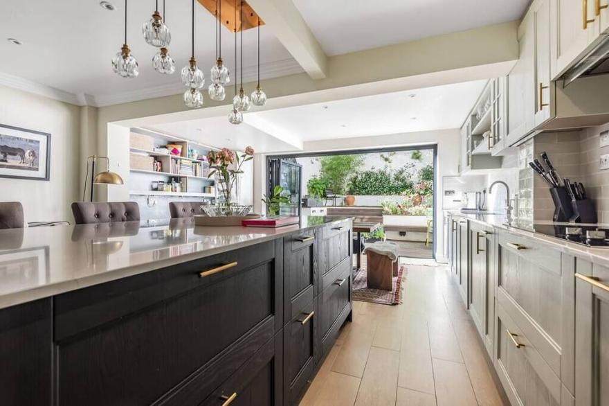 Elegant Bliss: 5B Fulham Haven