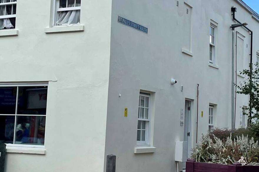 Flat 1, 10E, St Paul's 2 Bedroom newly refurbished Apartment in central location