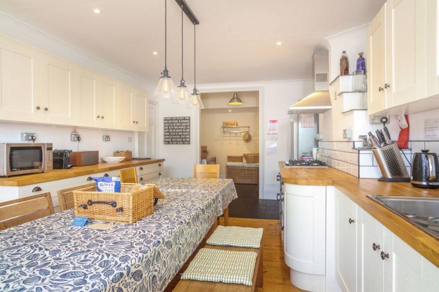 Comfortable 7-bedroom house with estuary views and parking