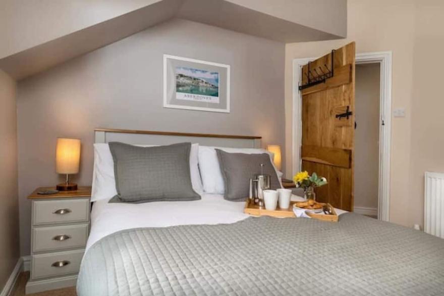 Stylish & Charming Cottage - Central Aberdovey