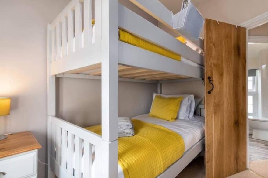 Stylish & Charming Cottage - Central Aberdovey