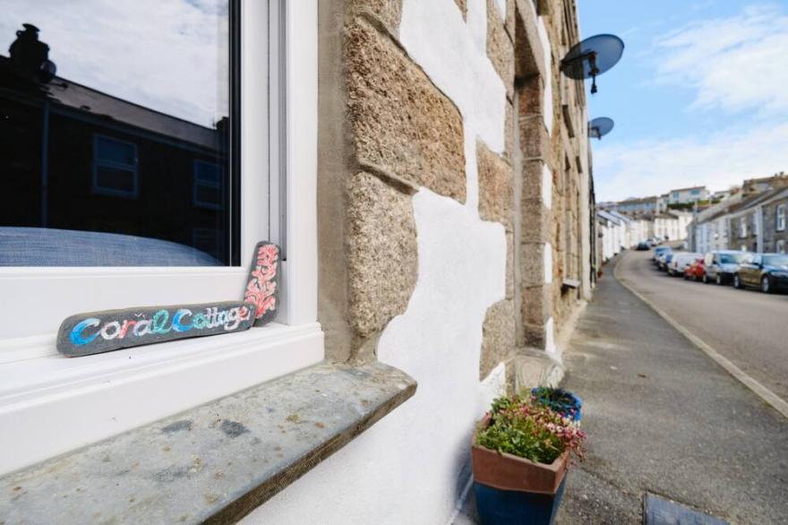Cosy cottage in Portleven. Sleeps 3, 2 bed, log burner, coastal beach break.