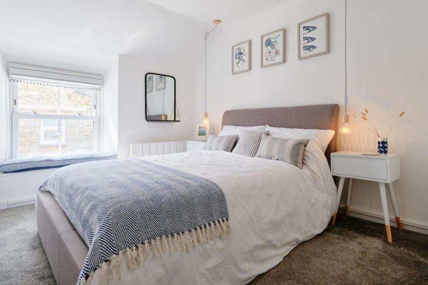 Cosy cottage in Portleven. Sleeps 3, 2 bed, log burner, coastal beach break.