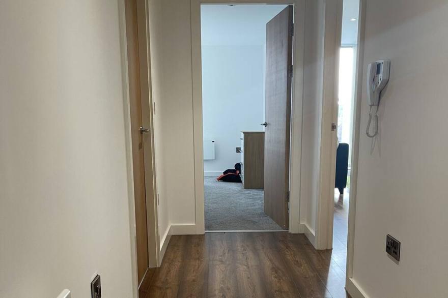 Luxury 2-Bed Apartment in Manchester with parking