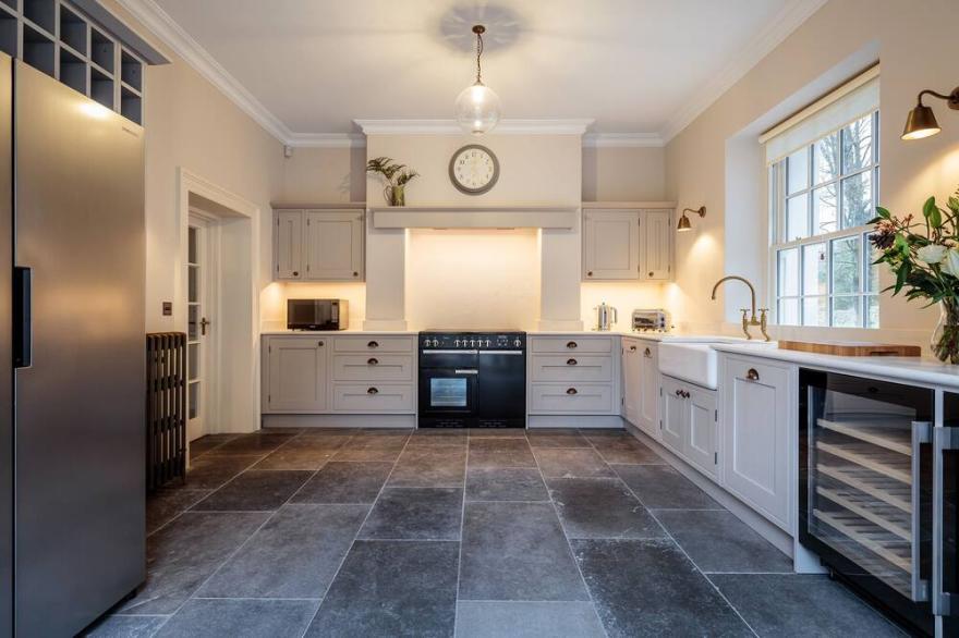 THE VICARAGE, family friendly, luxury holiday cottage in Rosthwaite