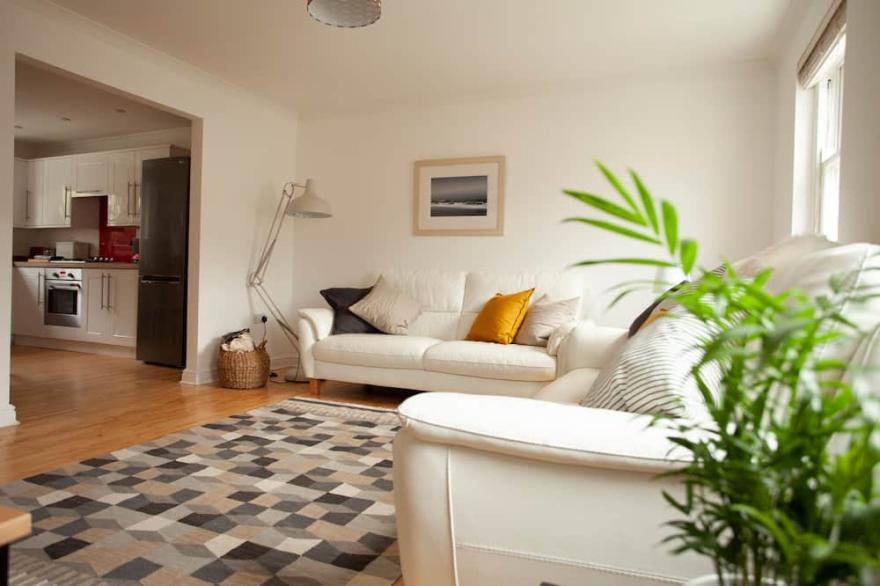 MASONS COTTAGE, pet friendly, character holiday cottage in Penzance