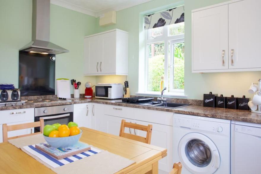 Prime seaside location, wonderful private gardens and stunning sea views