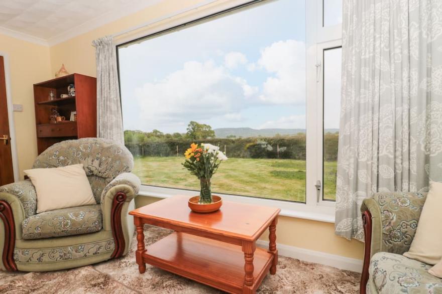 BROADSTONES, pet friendly, country holiday cottage in Bridport