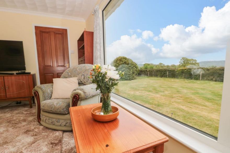 BROADSTONES, pet friendly, country holiday cottage in Bridport