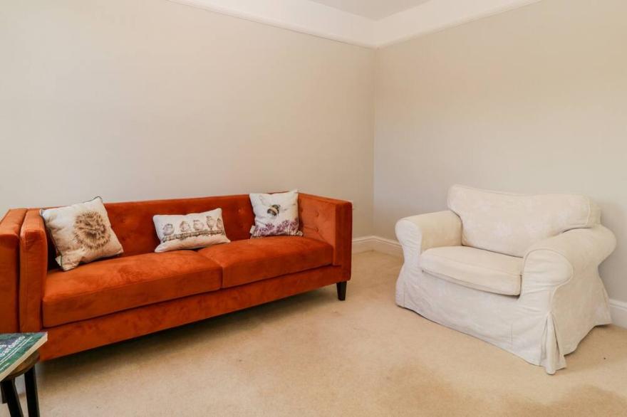 ROSE COTTAGE, pet friendly, character holiday cottage in Abergavenny