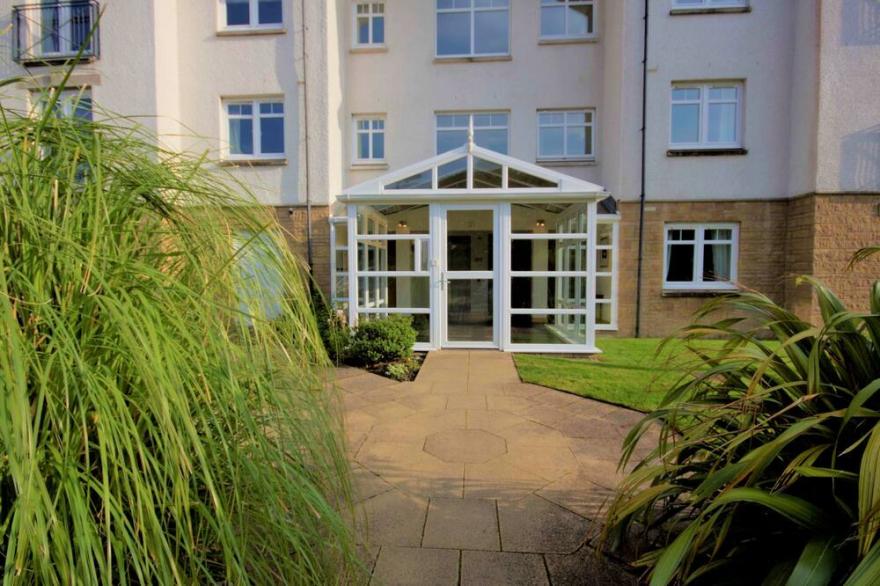 No. 10 The Links  - sleeps 4 guests  in 2 bedrooms