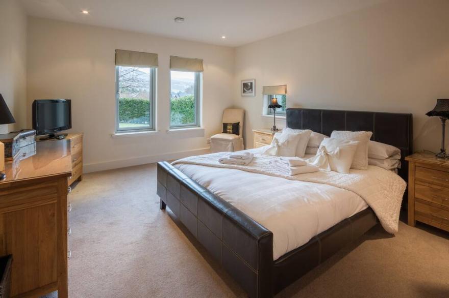 Mains of Taymouth, KENMORE ~ 5*Wester Bruadair - sleeps 10 guests  in 5 bedrooms