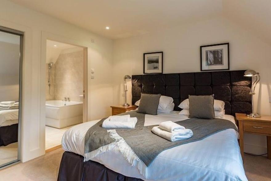 Mains of Taymouth, KENMORE ~ 5*Wester Bruadair - sleeps 10 guests  in 5 bedrooms