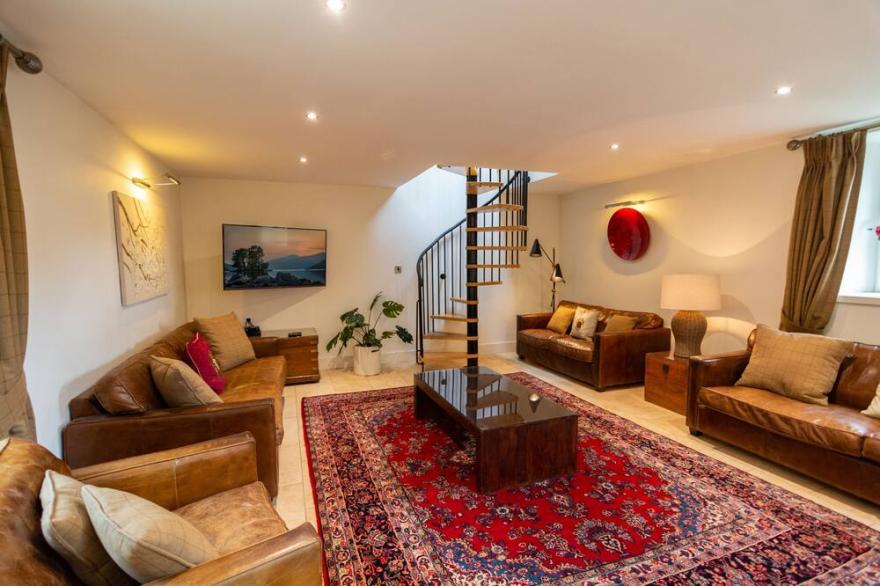 Mains of Taymouth, KENMORE ~ 5* Mains Park Court - sleeps 9 in 5 bedrooms