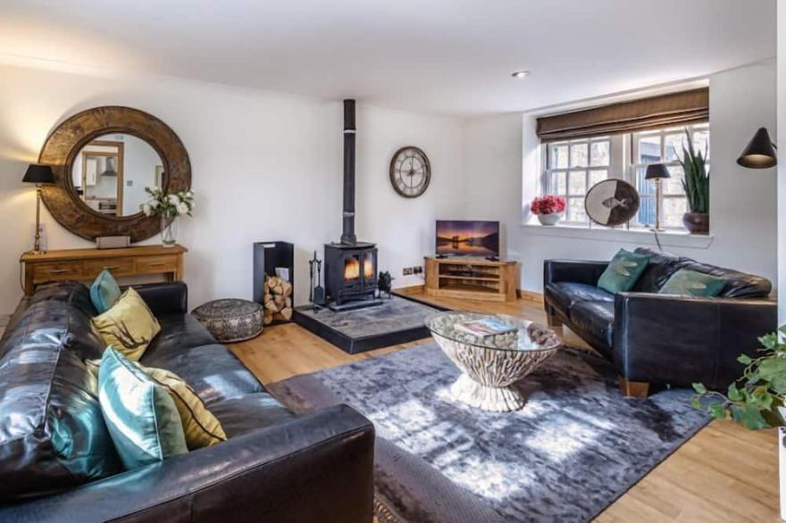 Mains of Taymouth, KENMORE ~ 4* Smiddy Cottage - sleeps 5 guests  in 3 bedrooms