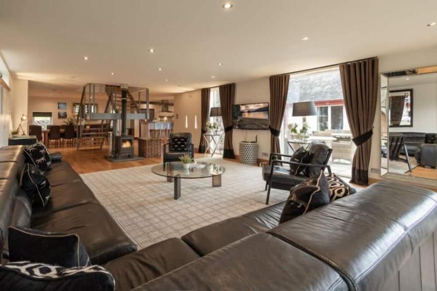 Mains of Taymouth , KENMORE ~ 5* The Farmhouse - sleeps 12 guests  in 6 bedrooms