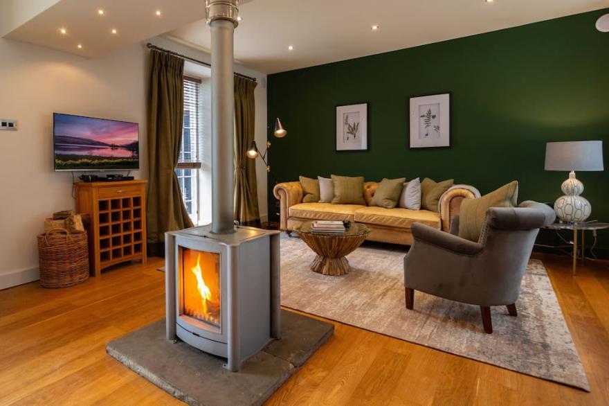 Mains of Taymouth, KENMORE ~ 5* Bell Tower - sleeps 2 guests  in 1 bedroom, private sauna