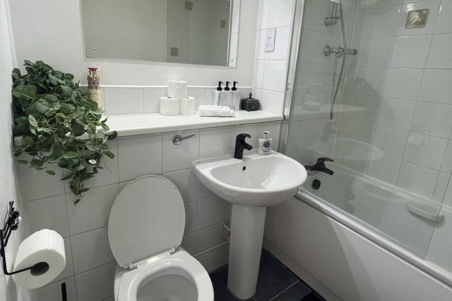 Welcome to our Stylish Service Apartment Located in the Heart of the Birmingham!