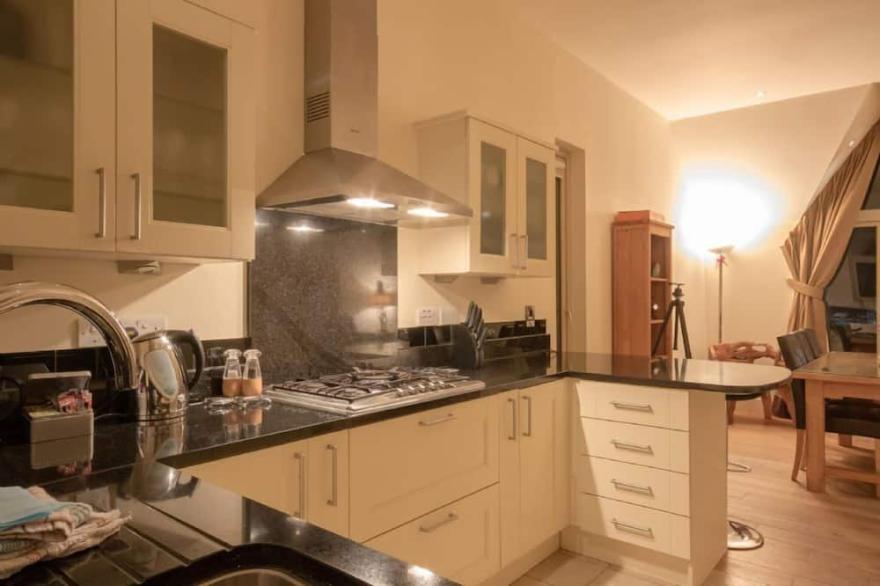 Mains of Taymouth, Kenmore ~ 5* Inchadney - sleeps 6 guests  in 3 bedrooms