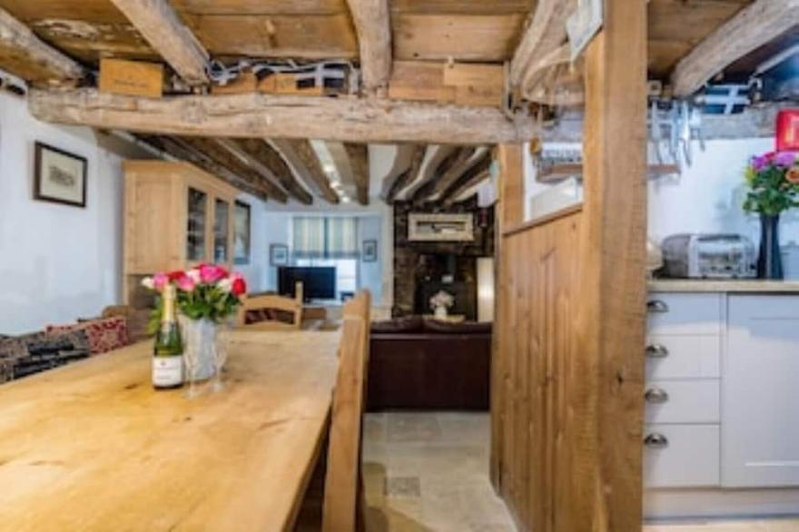 Fine Elizabethan house in Looe's old town very close to the beach and harbour