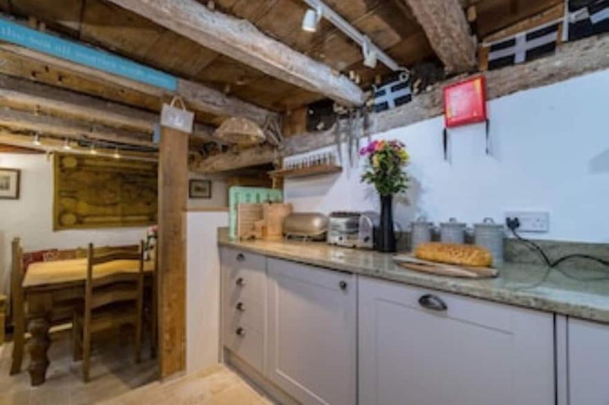 Fine Elizabethan house in Looe's old town very close to the beach and harbour