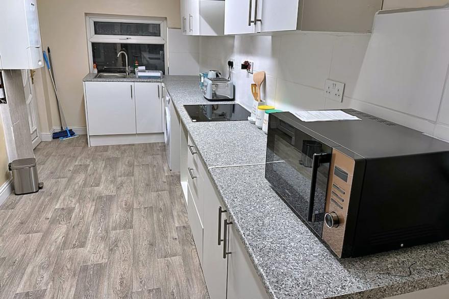 Full 3-Bedroom House with Free Parking
