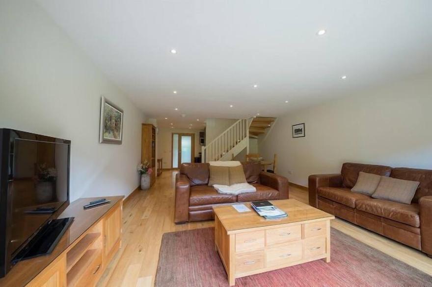 Mains of Taymouth, Kenmore ~ 5* 12 Maxwells - sleeps 4 guests  in 2 bedrooms