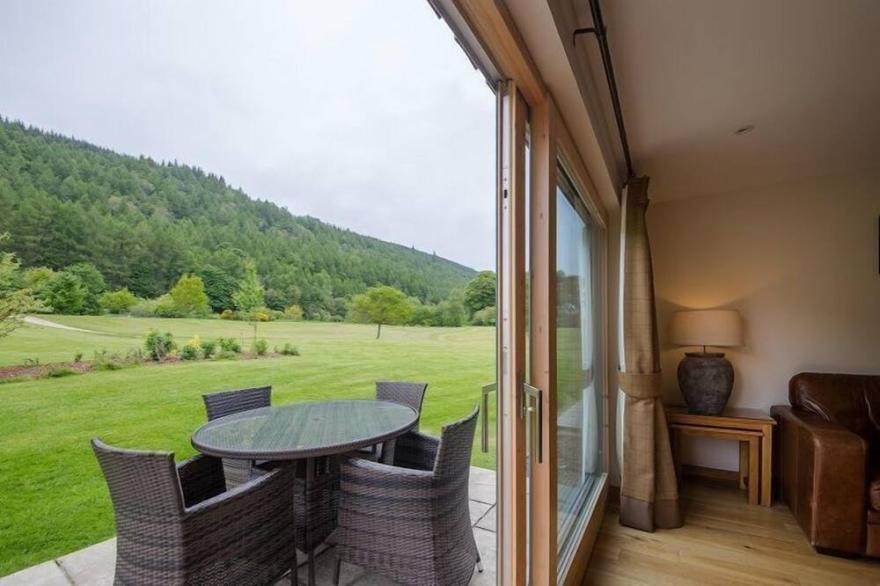 Mains of Taymouth, Kenmore ~ 5* 12B Maxwells - sleeps 4 guests  in 2 bedrooms