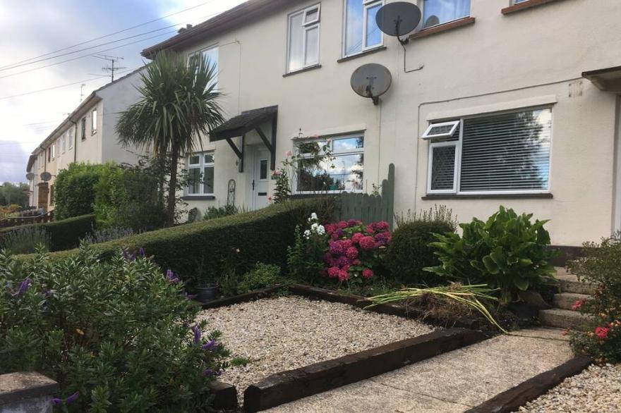 Riverside View is a Lovely 2 Bedroom Apartment and is a 5 Minute Walk to Town