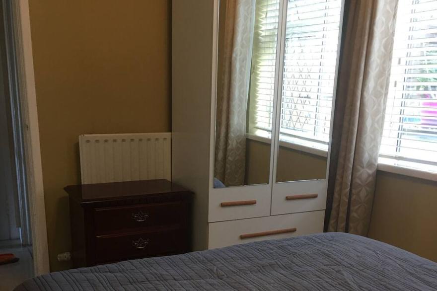Riverside View is a Lovely 2 Bedroom Apartment and is a 5 Minute Walk to Town
