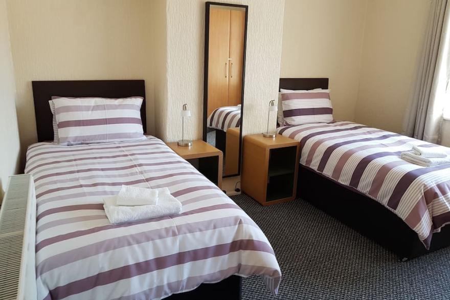 CENTRAL LOCATION II - QUIET , RESIDENTIAL AREA CLOSE TO TOWN, STATION & UCLAN