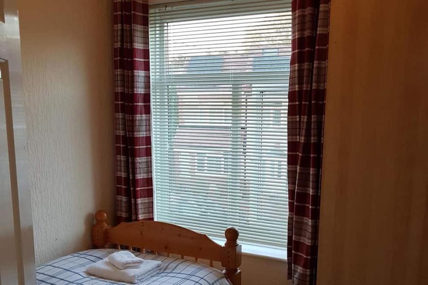 CENTRAL LOCATION II - QUIET , RESIDENTIAL AREA CLOSE TO TOWN, STATION & UCLAN