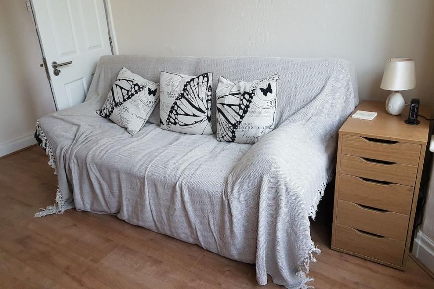 CENTRAL LOCATION II - QUIET , RESIDENTIAL AREA CLOSE TO TOWN, STATION & UCLAN