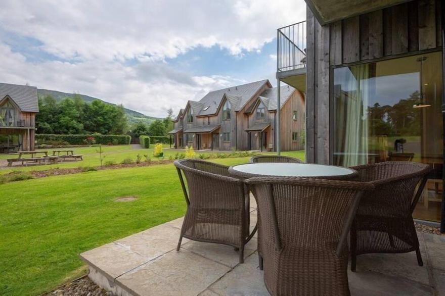 Mains of Taymouth, Kenmore ~ 5* 1 The Gallops - Downstairs property - sleeps 4 guests  in 2 bedrooms
