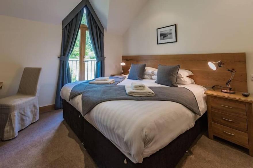 8 The Gallops - Upstairs property - sleeps 4 guests  in 2 bedrooms