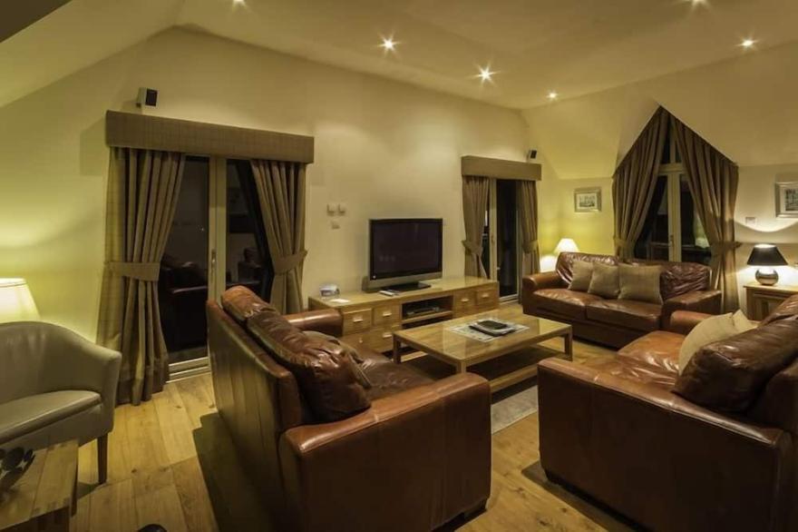 Mains of Taymouth, Kenmore ~ 5* Skibo Lodge - sleeps 8 guests  in 4 bedrooms