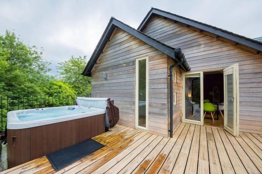Mains of Taymouth, Kenmore ~ 4* The White House - sleeps 6 guests  in 3 bedrooms
