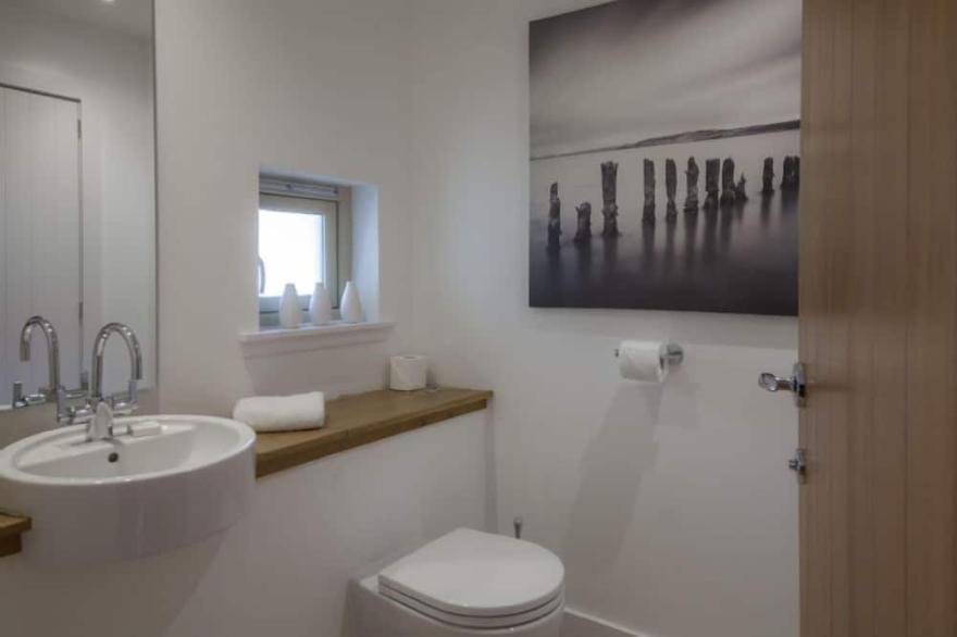 Mains of Taymouth, Kenmore ~ 4* The White House - sleeps 6 guests  in 3 bedrooms